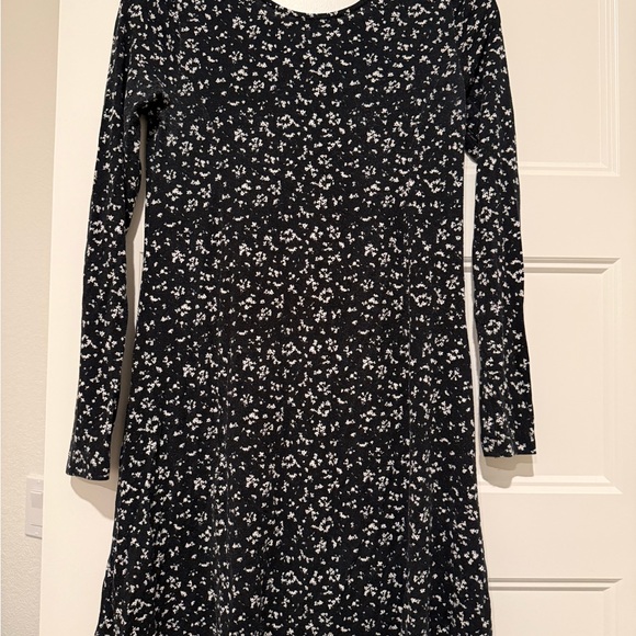 Gina Tricot Dresses & Skirts - 3/10$ Chic Black Floral Long Sleeve Dress